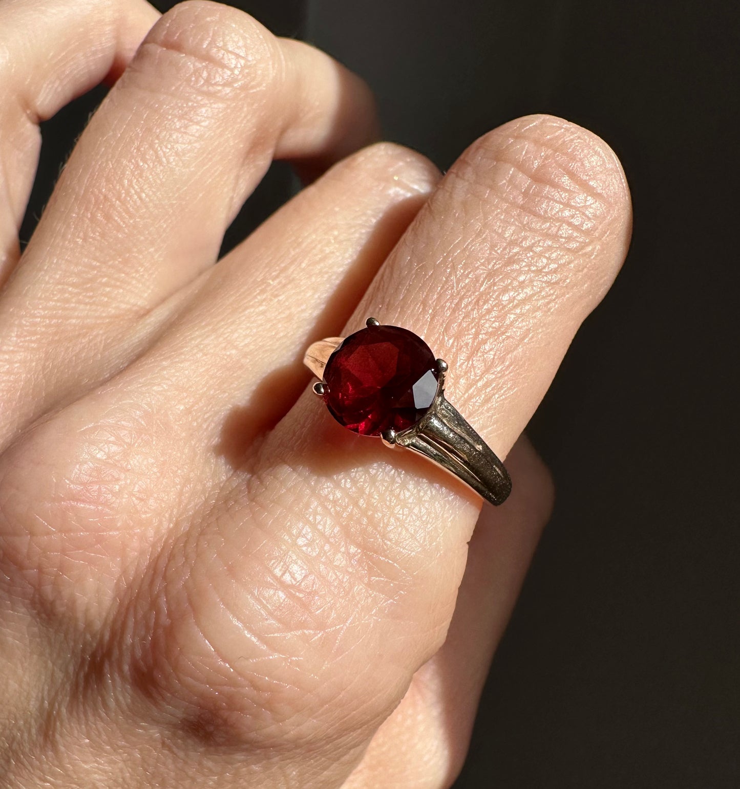 Antique 9ct Garnet Solitaire Ring
