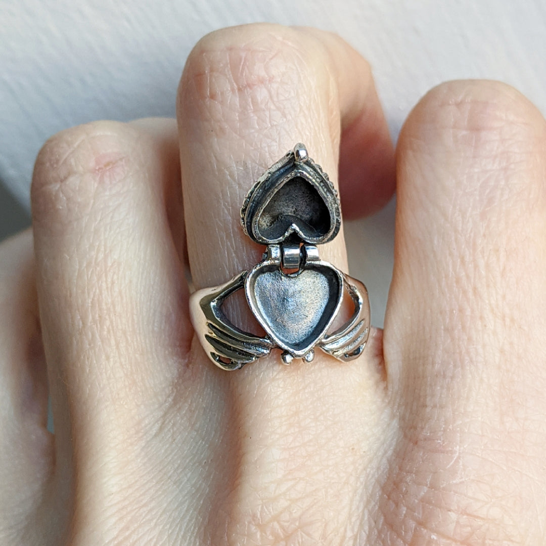 Claddagh Poison Ring