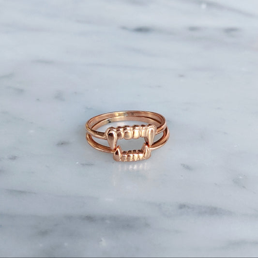 Gold Fang Ring